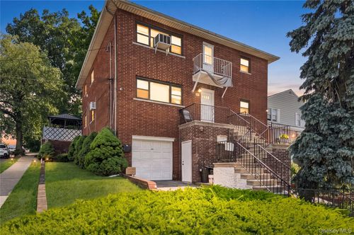 109 Wakefield Ave, Yonkers, NY, 10704-3653 | Card Image