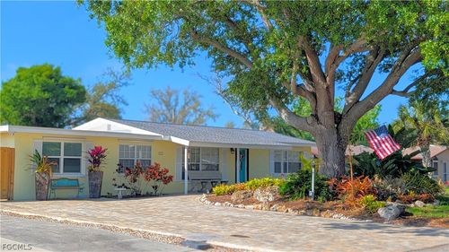 1212 Pineland Ave, VENICE, FL, 34285-7939 | Card Image