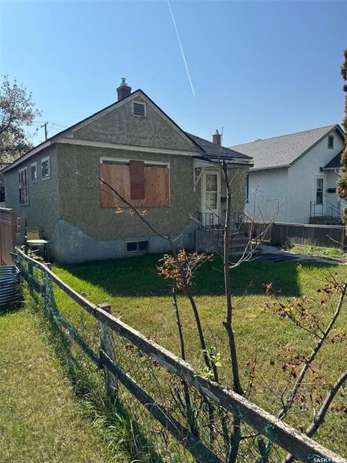 323 10th St E, Prince Albert, SK, S6V0Z3 | Card Image