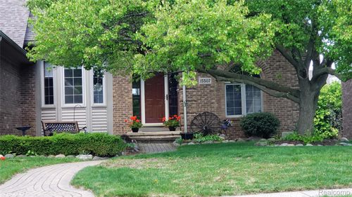 15507 White Oak, Fraser, MI, 48026-5099 | Card Image