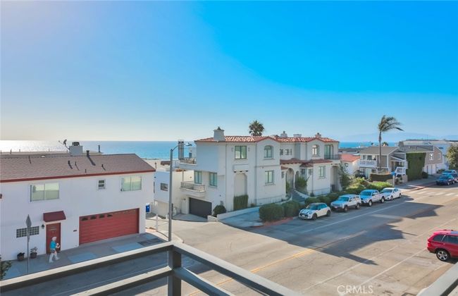 104 Manhattan Ave, Townhouse with 4 bedrooms, 4 bathrooms and 4 parking in Manhattan Beach CA | Image 8