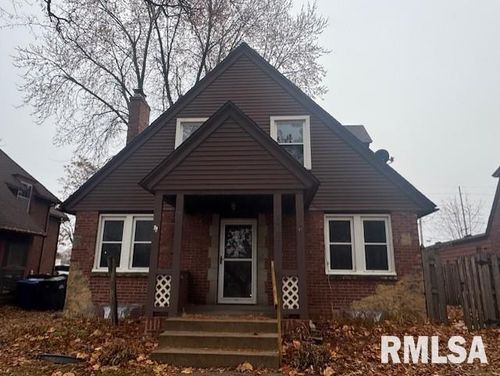 1013 N 2nd St, Clinton, IA, 52732-3733 | Card Image