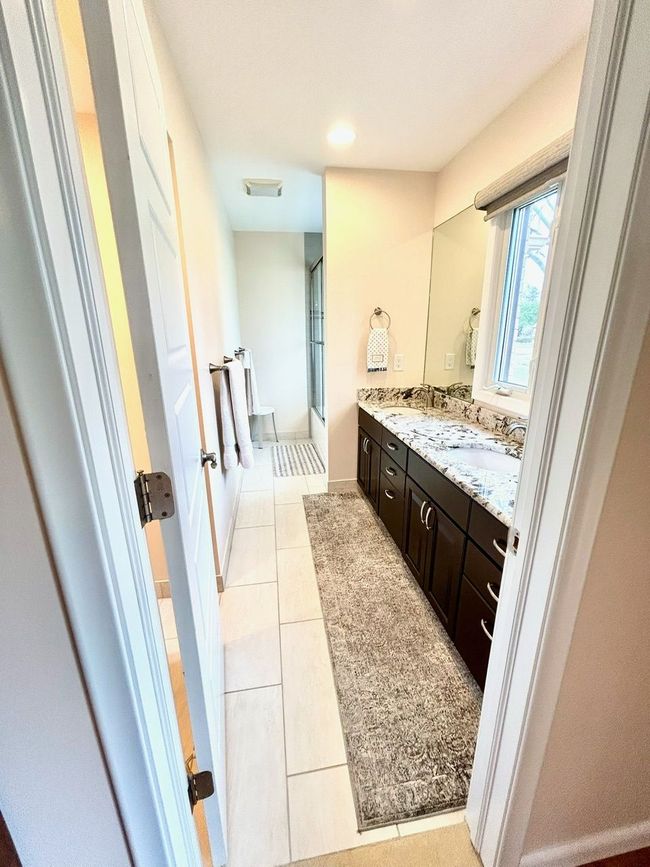 En Suite Bath | Image 16