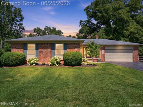 17236 Carol St, Livonia, MI, 48152-3746 | Card Image