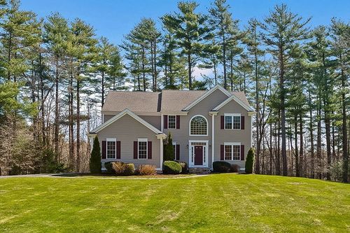 9 Chrisjenn Brooke Ln, Lakeville, MA, 02347-1887 | Card Image