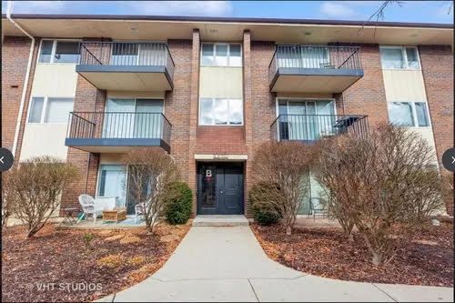 b9-5S066 Pebblewood Ln, Naperville, IL, 60563-1822 | Card Image