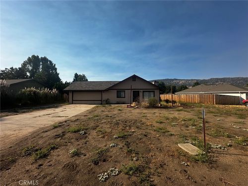 30001 Caddy Ln, Tehachapi, CA, 93561-8550 | Card Image