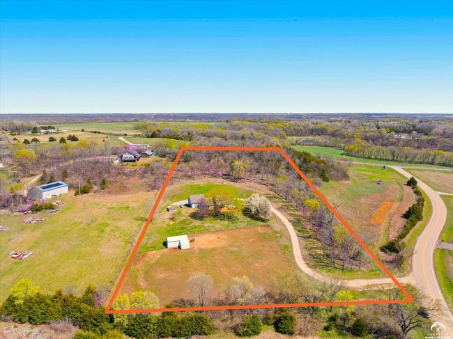 11096 43 Rd St, Home with 3 bedrooms, 3 bathrooms and null parking in Perry KS | Image 51