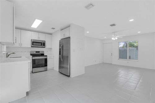 2-1428 Ne 2nd Ave, Fort Lauderdale, FL, 33304-1022 | Card Image