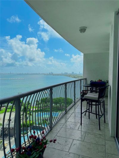 1703 - 1750 N Bayshore Dr, Condo with 1 bedrooms, 1 bathrooms and null parking in Miami FL | Image 1