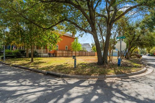 602 E 24th St, Houston, TX, 77008-2353 | Card Image