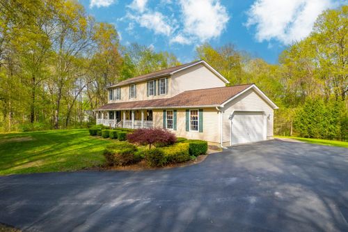 319 Garrison Woods Ln, Wallkill, NY, 12589-4039 | Card Image