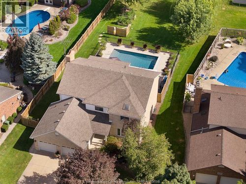 229 Irwin Ave, Essex, ON, N8M2T5 | Card Image