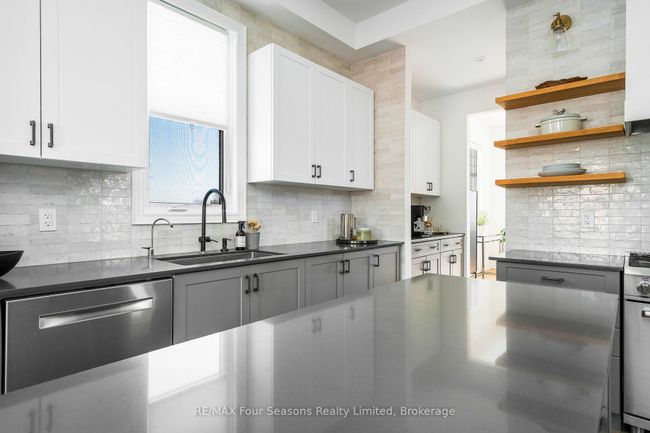 46 Francis St W, House other with 4 bedrooms, 3 bathrooms and 8 parking in Creemore ON | Image 5