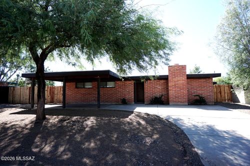 8040 E Eli St, Tucson, AZ, 85710-5819 | Card Image