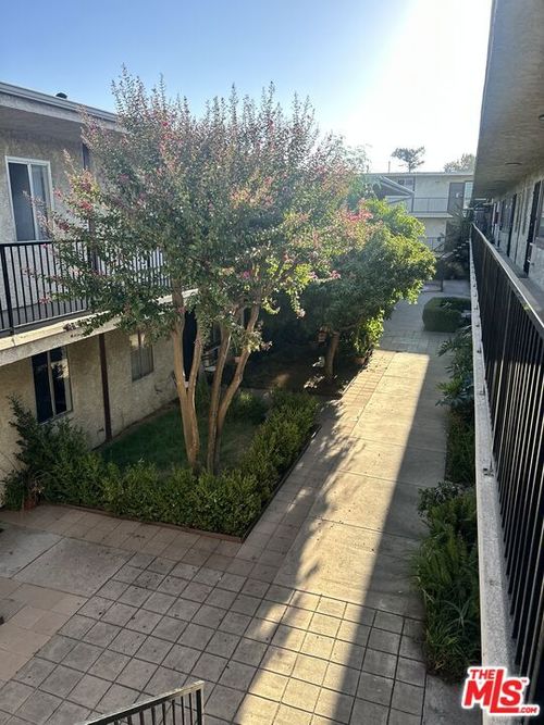 219-8800 Cedros Ave, Panorama City, CA, 91402-5801 | Card Image