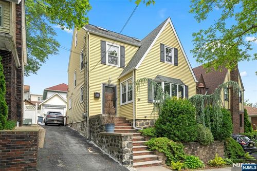 511 Lindberg Ave, Cliffside Park, NJ, 07010-2203 | Card Image