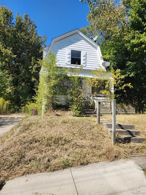 913 Perry St, Flint, MI, 48504-4872 | Card Image