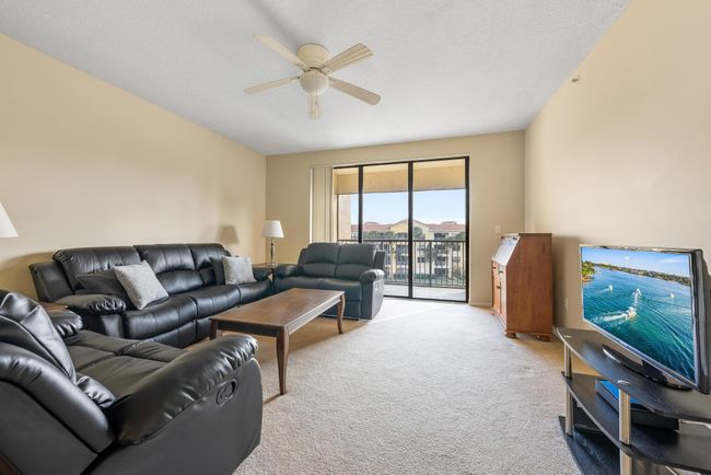 APT-404 - 100 Uno Lago Dr, Condo with 2 bedrooms, 2 bathrooms and null parking in Juno Beach FL | Image 8