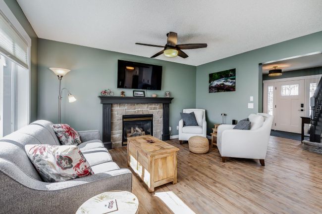 781 Cimarron Close, Home with 3 bedrooms, 3 bathrooms and 4 parking in Okotoks AB | Image 7