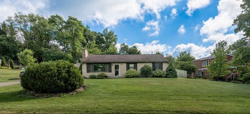 142 Emmet Dr, Beaver Falls, PA, 15010-1626 | Card Image