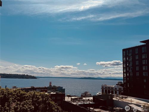 602-2440 Western Ave, Seattle, WA, 98121-3303 | Card Image