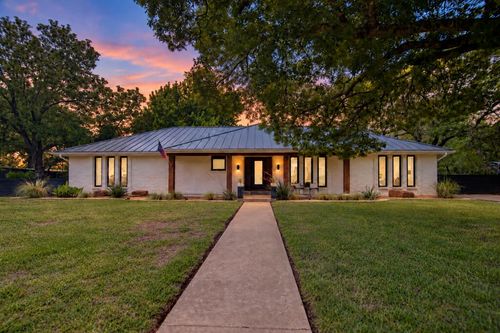 107 Glenwood Dr, Fredericksburg, TX, 78624-2909 | Card Image
