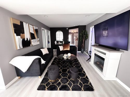 130 Archer Ave, Copiague, NY, 11726-2424 | Card Image