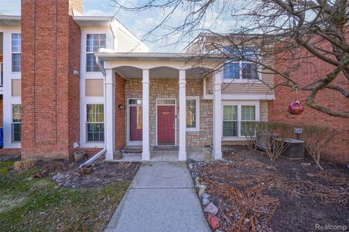 242-56075 Chesapeake Cir, Shelby Township, MI, 48316-5057 | Card Image