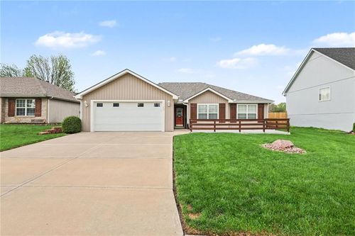 600 Se Saratoga Dr, Blue Springs, MO, 64014-5470 | Card Image