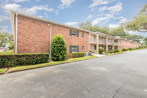 it237-2500 Lee Rd, WINTER PARK, FL, 32789-1752 | Card Image