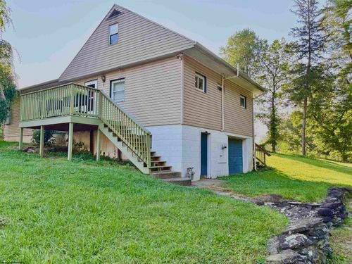 911 Illinois Ave, Nutter Fort, WV, 26301-4544 | Card Image