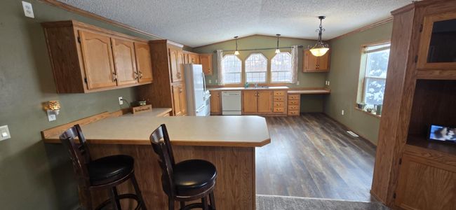 Large kitchen with ample cabinet space.jpg | Image 11