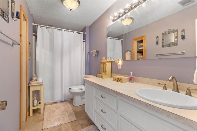 Main Bathroom | Image 17