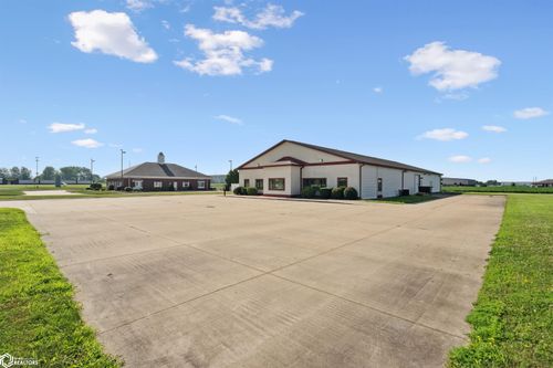 3615 Flint Ridge Dr, Burlington, IA, 52601-9403 | Card Image