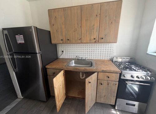 3-c-10040 Nw 7th Ct, Miami, FL, 33150-1352 | Card Image