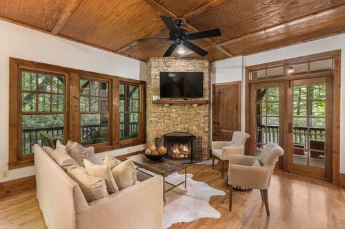 154 Green Vale Ln, Franklin, NC, 28734-5331 | Card Image