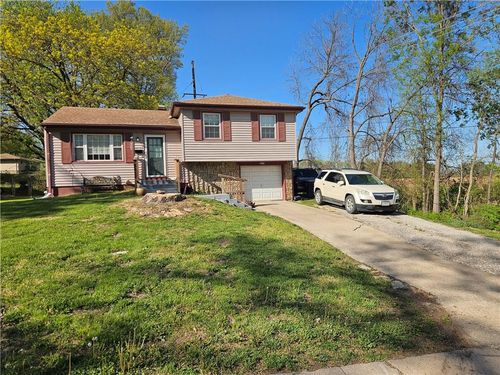 8212 51st St, Kansas City, MO, 64119-4219 | Card Image