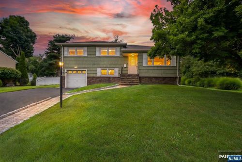 19 Andover Dr, Wayne, NJ, 07470-2916 | Card Image