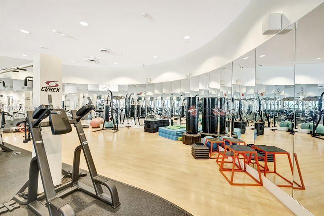 APT-16F - 5600 Collins Ave, Condo with 2 bedrooms, 2 bathrooms and null parking in Miami Beach FL | Image 29