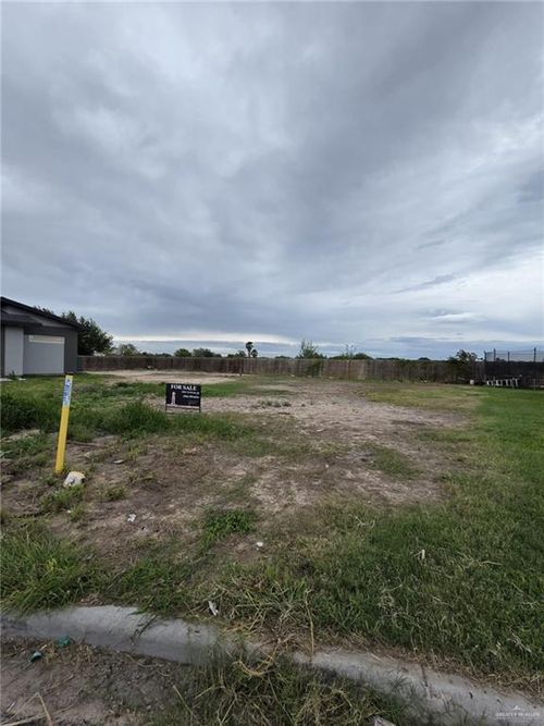 3800 E Diamondhead Ave, Alton, TX, 78573-4575 | Card Image