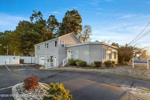 638 Mantoloking Rd, Brick, NJ, 08723-5574 | Card Image