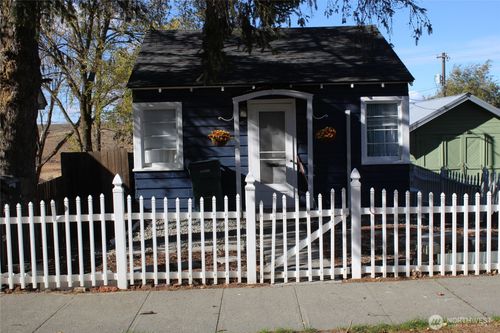 512 W Broadway Ave, Ritzville, WA, 99169-1819 | Card Image