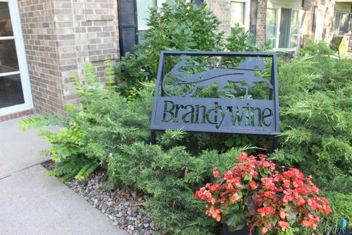 331-2904 W 33rd St Street, Sioux Falls, SD, 57105 | Card Image
