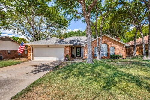 320 Heneretta Drive, Hurst, TX, 76054 | Card Image