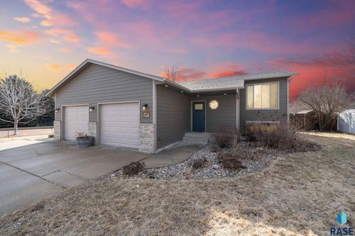 209 W Birchwood Cir Circle, Brandon, SD, 57005 | Card Image