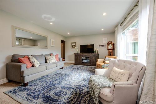 l17-346 Edmunton Dr, Babylon, NY, 11703-5223 | Card Image