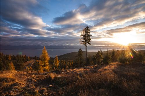 351 Ridge Line Dr, Lakeside, MT, 59922-9761 | Card Image