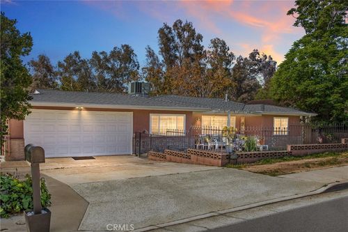 2460 W Wilson St, Banning, CA, 92220-3947 | Card Image