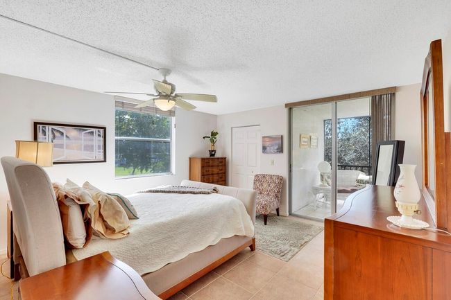 APT-301 - 7300 Lake Circle Dr, Condo with 2 bedrooms, 2 bathrooms and null parking in Margate FL | Image 16